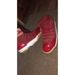 Air Jordan Max Aura ‘Gym Red ‘